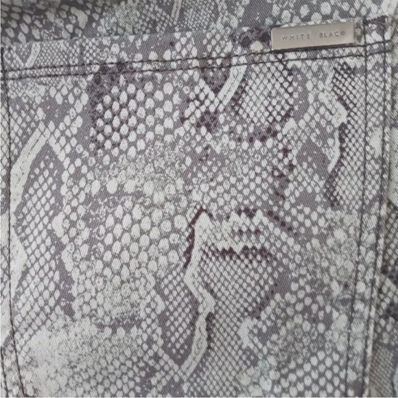 WHBM Jeans NWT Ankle Jean Snake Print Pattern Skinny Size 6 - Picture 9 of 12